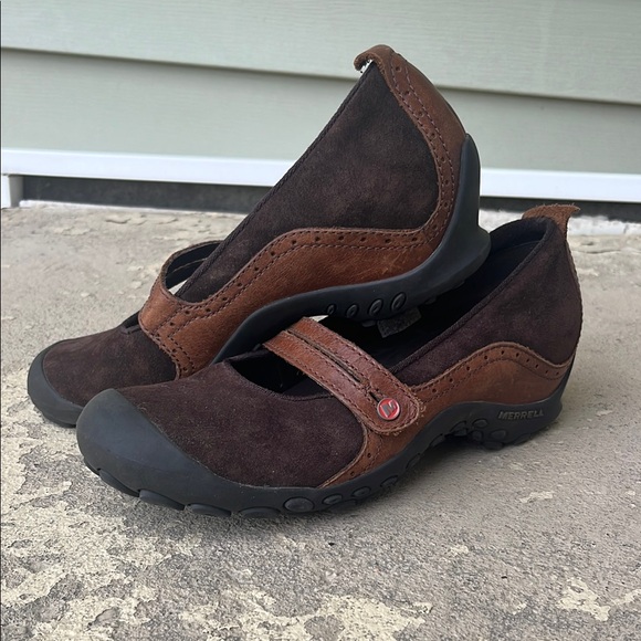 Merrell Shoes - Like new Merrell Athletic Shoes Brown and Black with Sporty Design